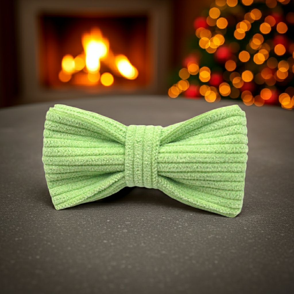 Christmas Bean Green Pet Bowtie – Festive Holiday Accessory